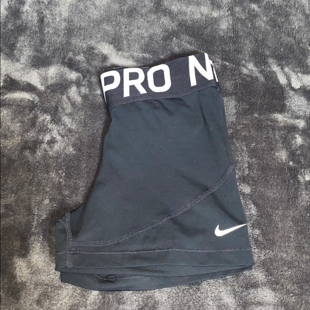 Black nike pros size S